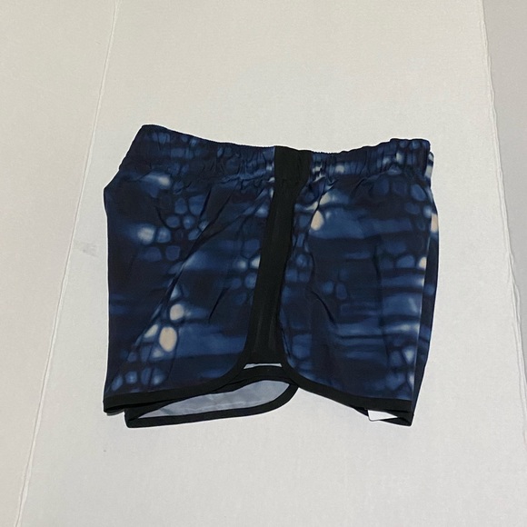 adidas Women shorts sports wear - Picture 2 of 3